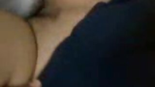 Silikon-Teen lutscht drei Schwänze vor dem die neuesten sexfilme anal-spanking